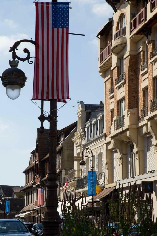 Le Petit Deauville Exterior foto